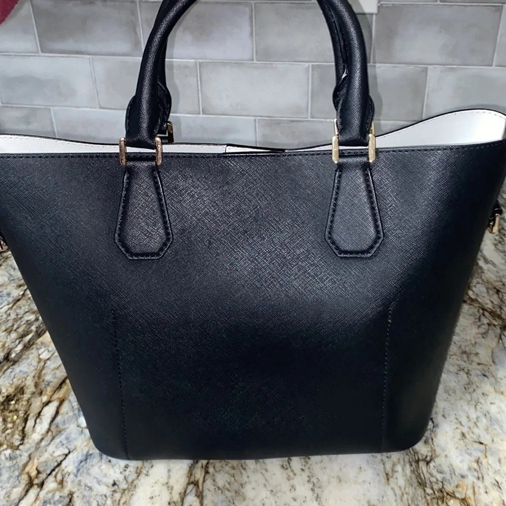 Michael Kors Jet Set TZ Snap Pocket Shoulder Bag